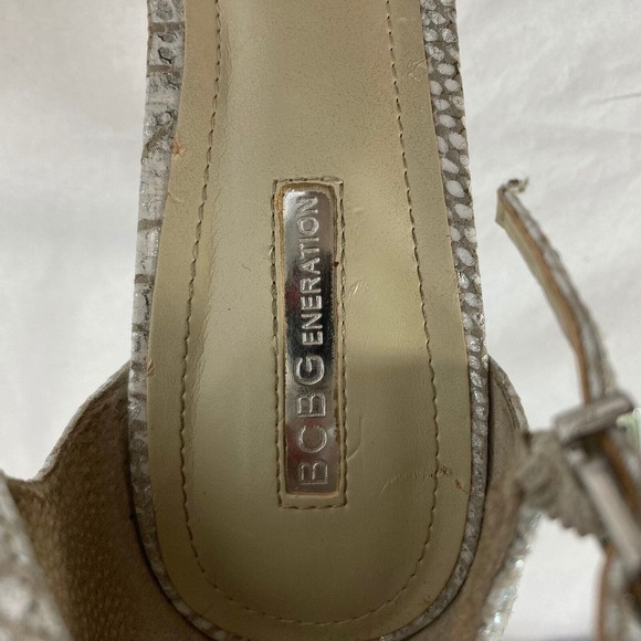 BCBG Sandals Womens Sz 10 Silver Gray Snake Print Stiletto Buckles Ankle Straps - Picture 6 of 9